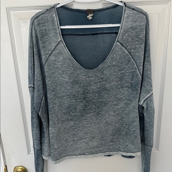 We The Free Tops - We the Free Women's Gray Long Sleeve Top size xs but fits up to a Large